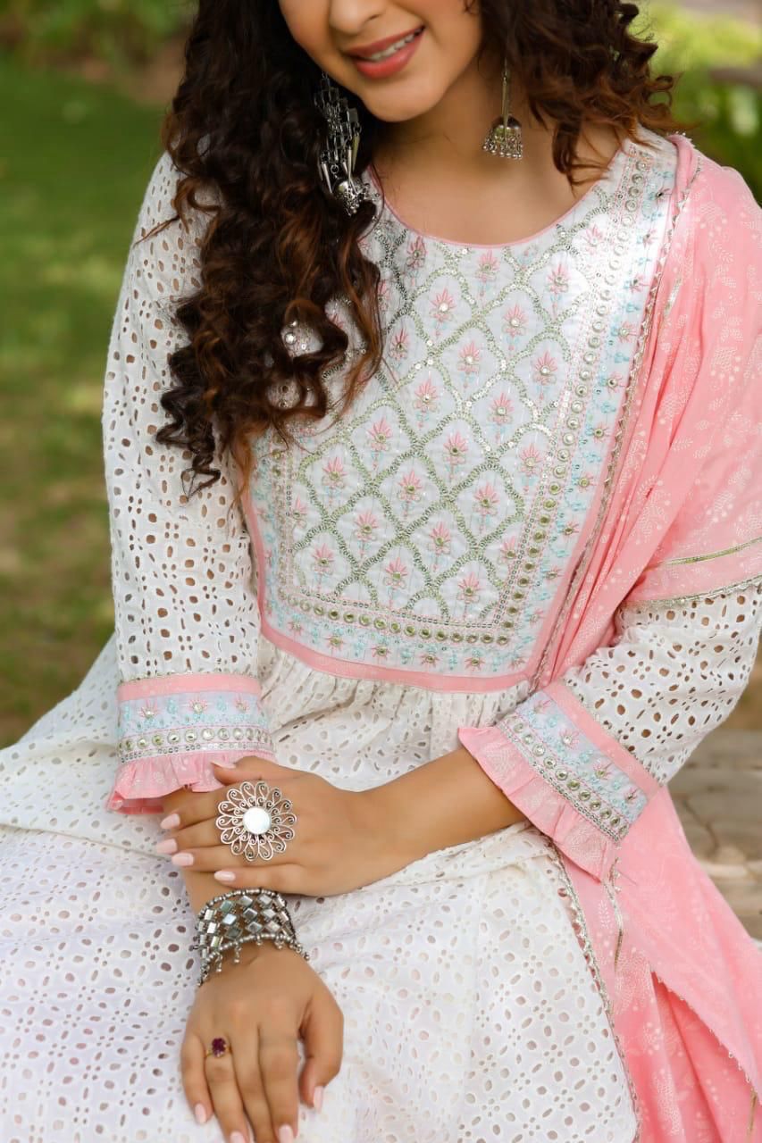 White Anarkali Kurta with Pink Dupatta - Image 4